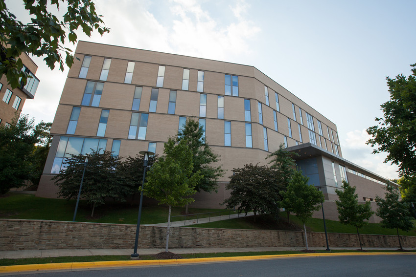 JBHT building south entrance